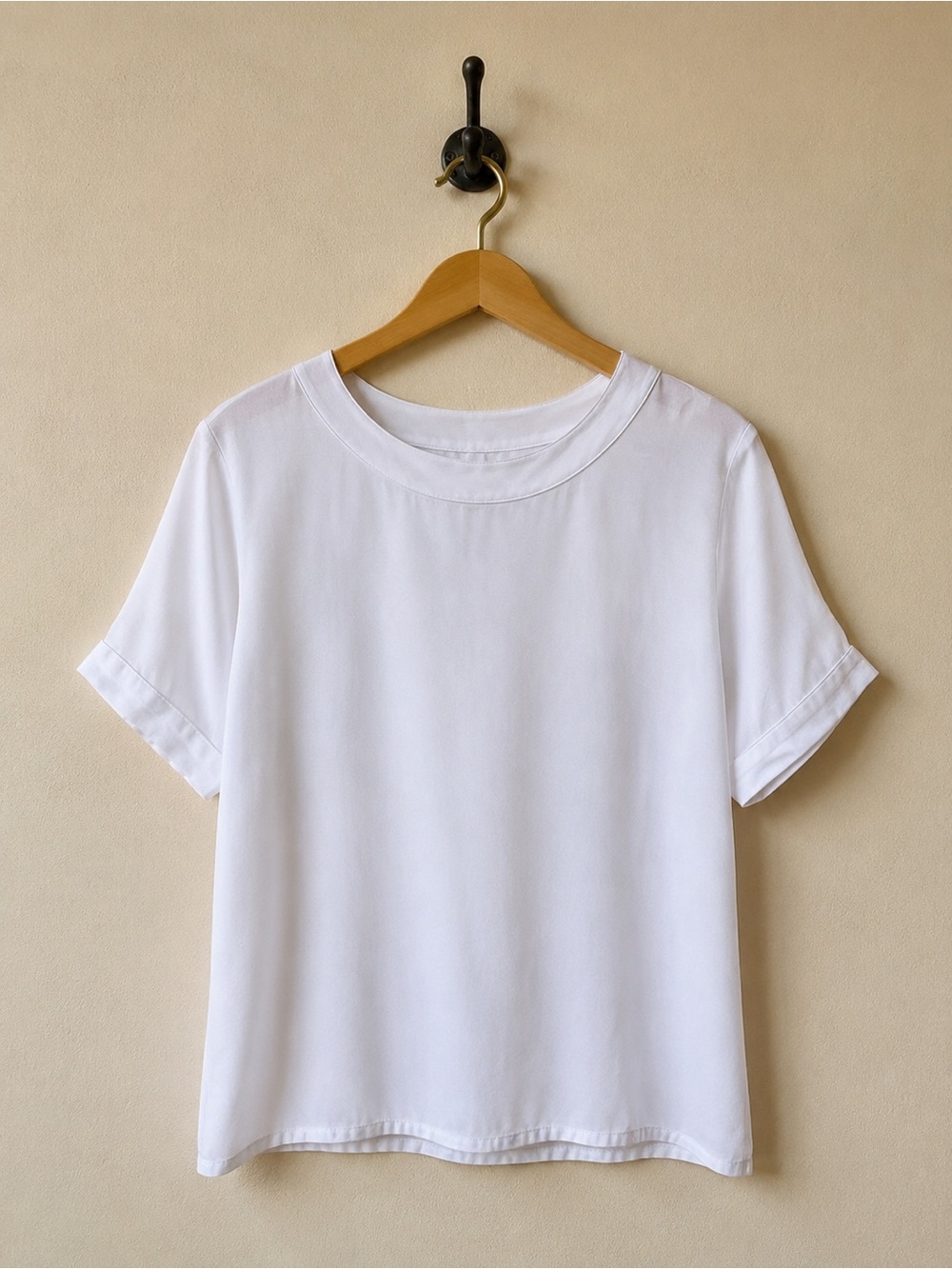 Impressions of California White Short Sleeve Back Button Blouse